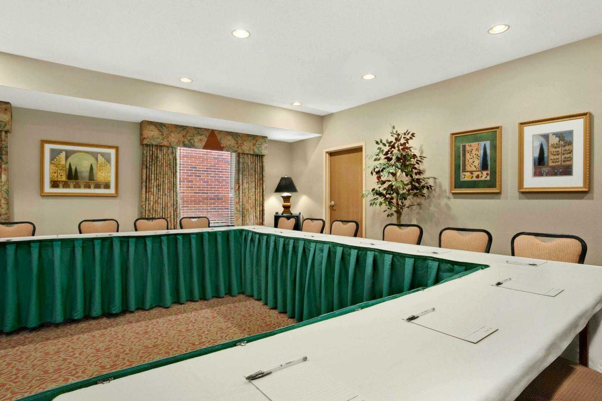 Hampton Inn Heath Екстериор снимка